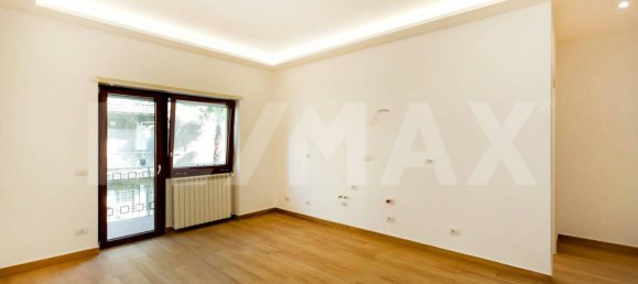2 bedrooms Apartment in Rome, Italy No. 7533 5