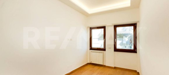2 bedrooms Apartment in Rome, Italy No. 7533 16