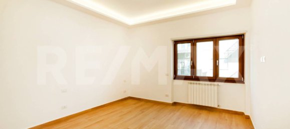 2 bedrooms Apartment in Rome, Italy No. 7533 12