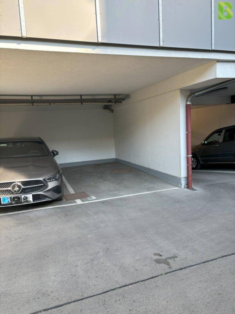  Parking in Hernals, Austria No. 232641