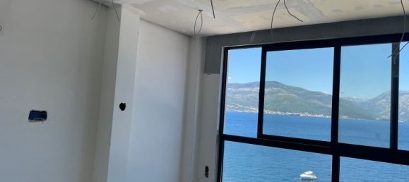 عقار تجاري في Tivat, Montenegro 200متر مربع رقم 74 10