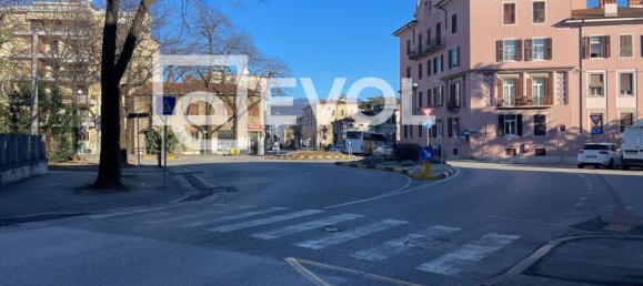 66m² Commercial property in Gorizia, Italy No. 208068 3