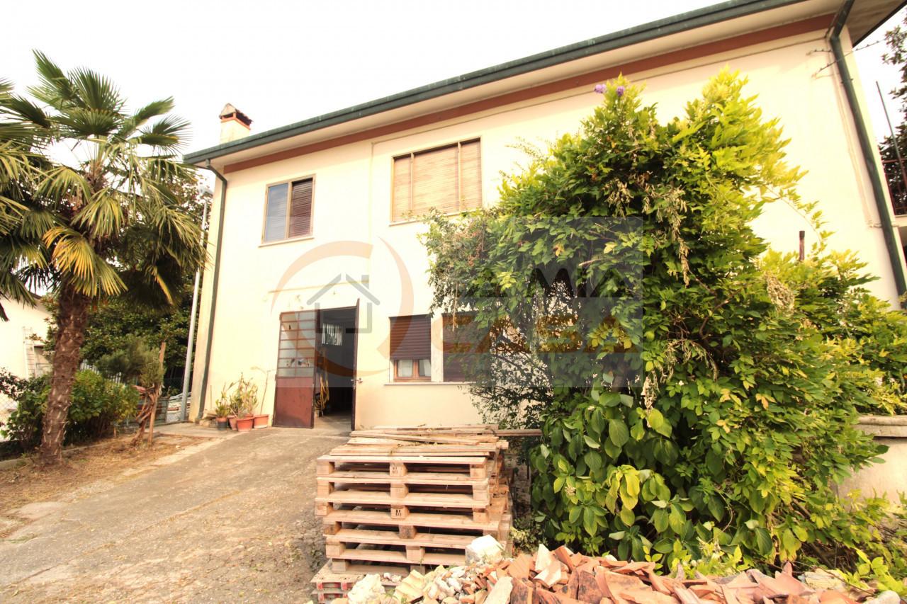 6 rooms Villa in Camponogara, Italy No. 70041