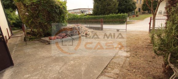 6 rooms Villa in Camponogara, Italy No. 70041 8