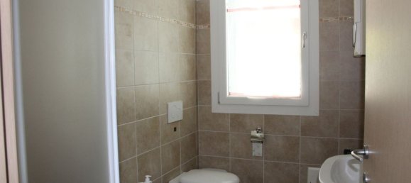 5 bedrooms House in Stienta, Italy No. 331904 10