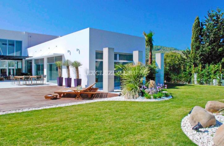 Villa 8+1 in Cesme, Turkey No. 28226