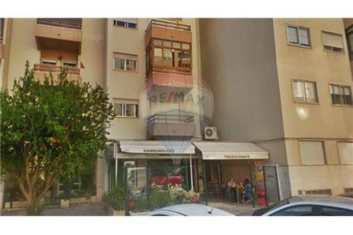 Propriété commerciale à Oeiras, Portugal 173m² No. 68842