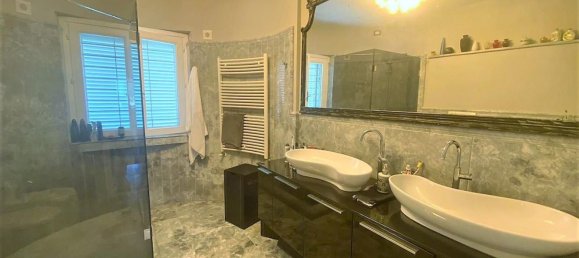 6 غرف نوم فيلا في Carrara, Italy رقم 352591 16