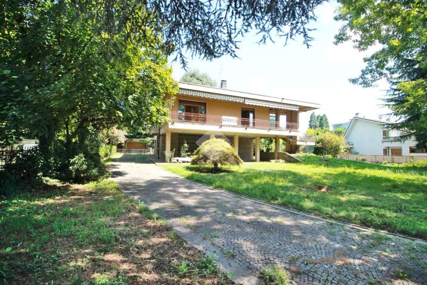 Villa de 5 habitaciónes en Mariano Comense, Italy No. 286290