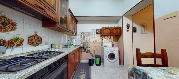 5 rooms Apartment in Turin, Italy No. 196662 8