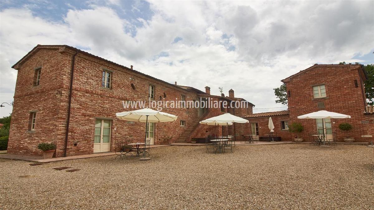 16 chambres Maison à Foiano della Chiana, Italy No. 179213