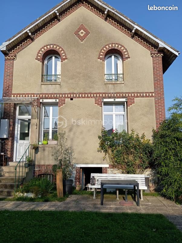 Casa de 5 dormitorios en Gisors, France No. 354565