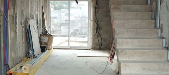 5 bedrooms House in La Ciotat, France No. 359271 3