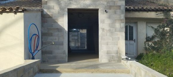 5 bedrooms House in La Ciotat, France No. 359271 2