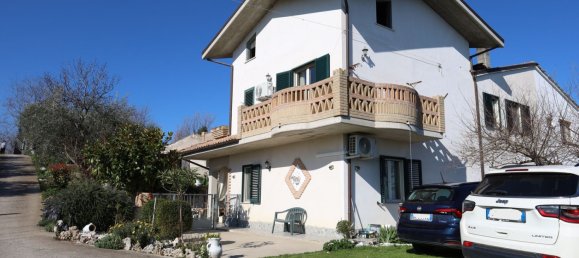 6غرفة منزل في Cellino Attanasio, Italy رقم 37451 37