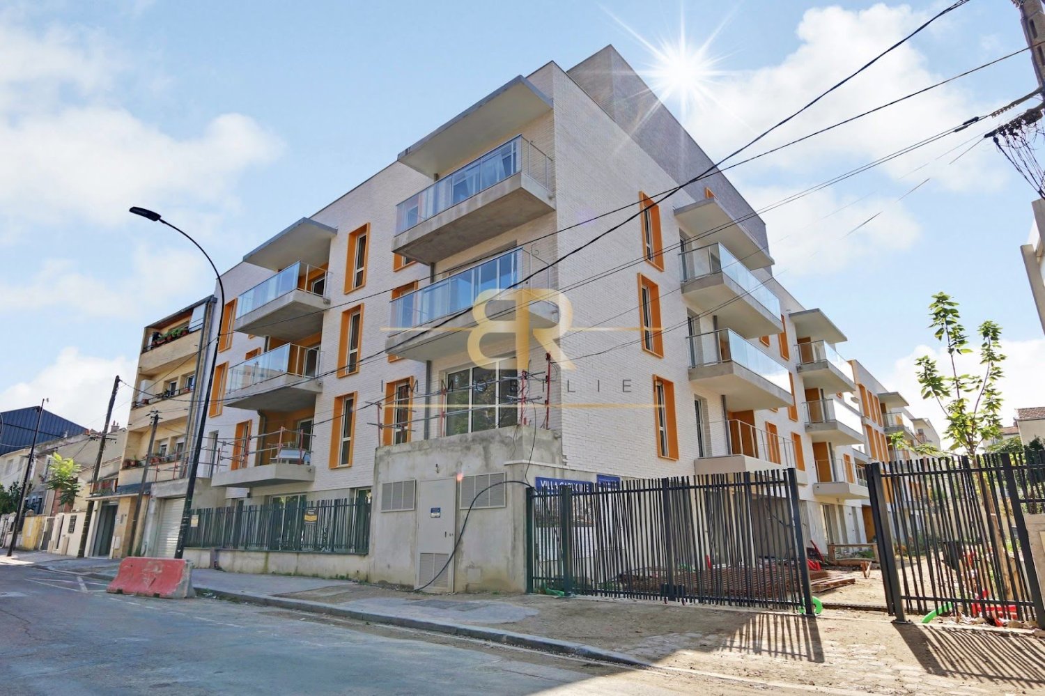 3 chambres Appartement à Aubervilliers, France No. 171172