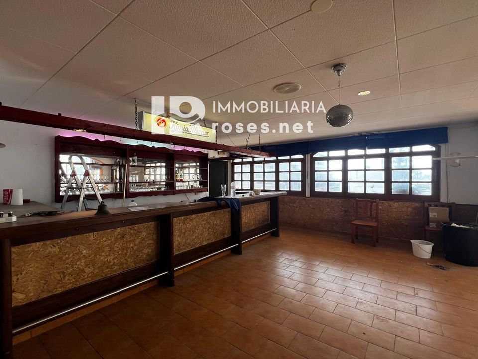 120m² Commercial property in Roses, Spain No. 179094