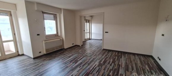 5 rooms Apartment in Villa San Giovanni, Italy No. 292718 2