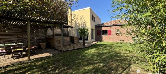 8-Zimmer Haus in Chazeaux, France, Nr. 190898 3