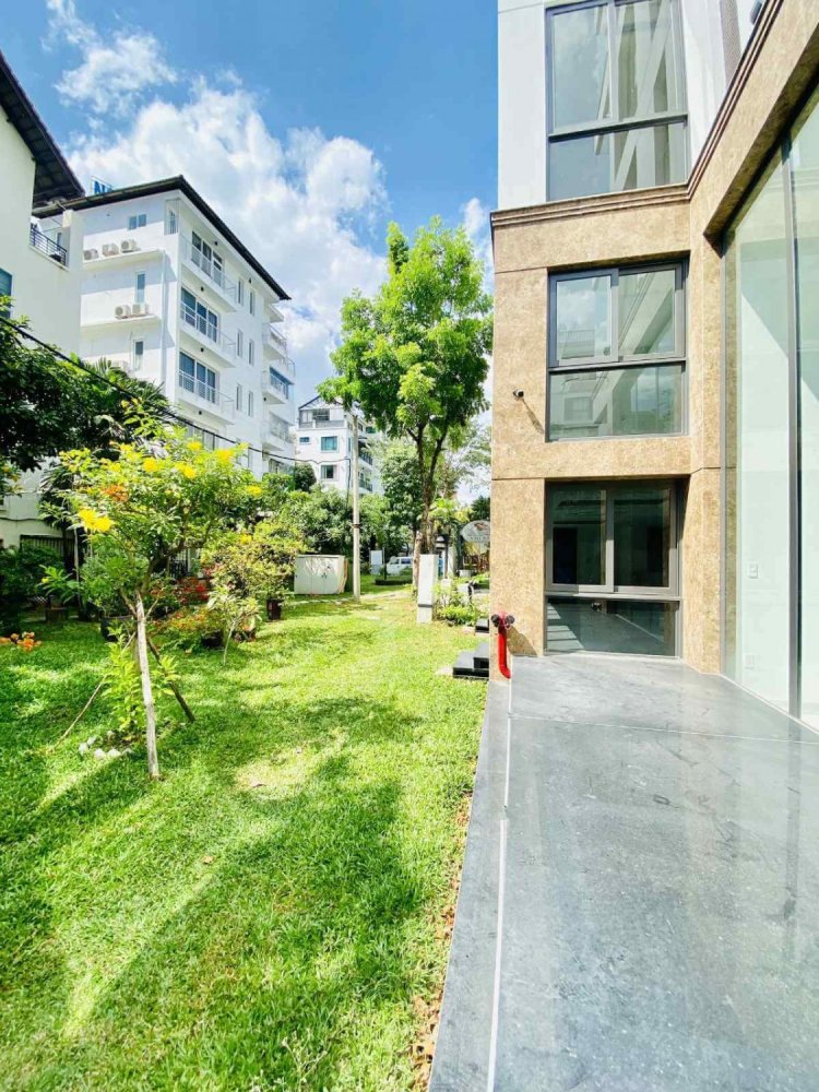 12 rooms Shop in District 7, Vietnam No. 10279