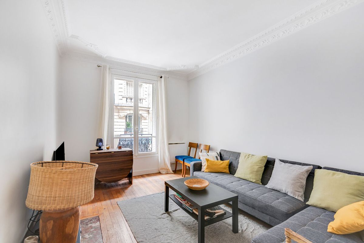 2 bedrooms Apartment in Paris, France No. 167124