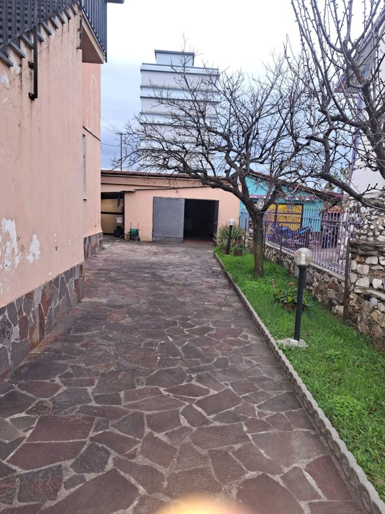 9 bedrooms House in Livorno, Italy No. 384555