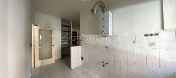 2-salle Appartement à Turin, Italy No. 4670 9