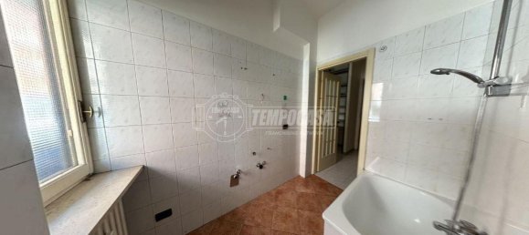 2-salle Appartement à Turin, Italy No. 4670 11