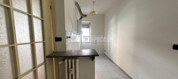 2-salle Appartement à Turin, Italy No. 4670 6