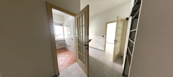 2-salle Appartement à Turin, Italy No. 4670 5