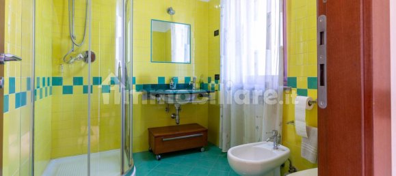 Вилла с 4 спальнями в Ивреа, Италия № 53221 4