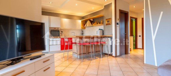 Вилла с 4 спальнями в Ивреа, Италия № 53221 11