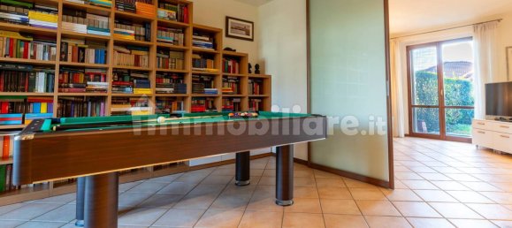 Вилла с 4 спальнями в Ивреа, Италия № 53221 5