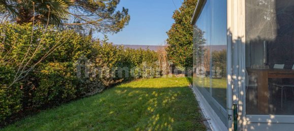 Вилла с 4 спальнями в Ивреа, Италия № 53221 10