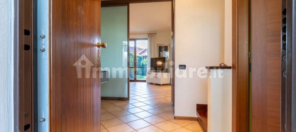 Вилла с 4 спальнями в Ивреа, Италия № 53221 2