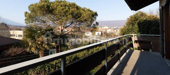 Вилла с 4 спальнями в Ивреа, Италия № 53221 27