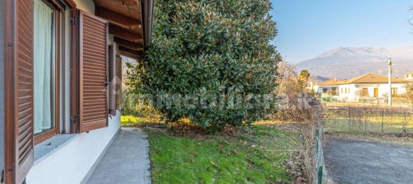 Вилла с 4 спальнями в Ивреа, Италия № 53221 40