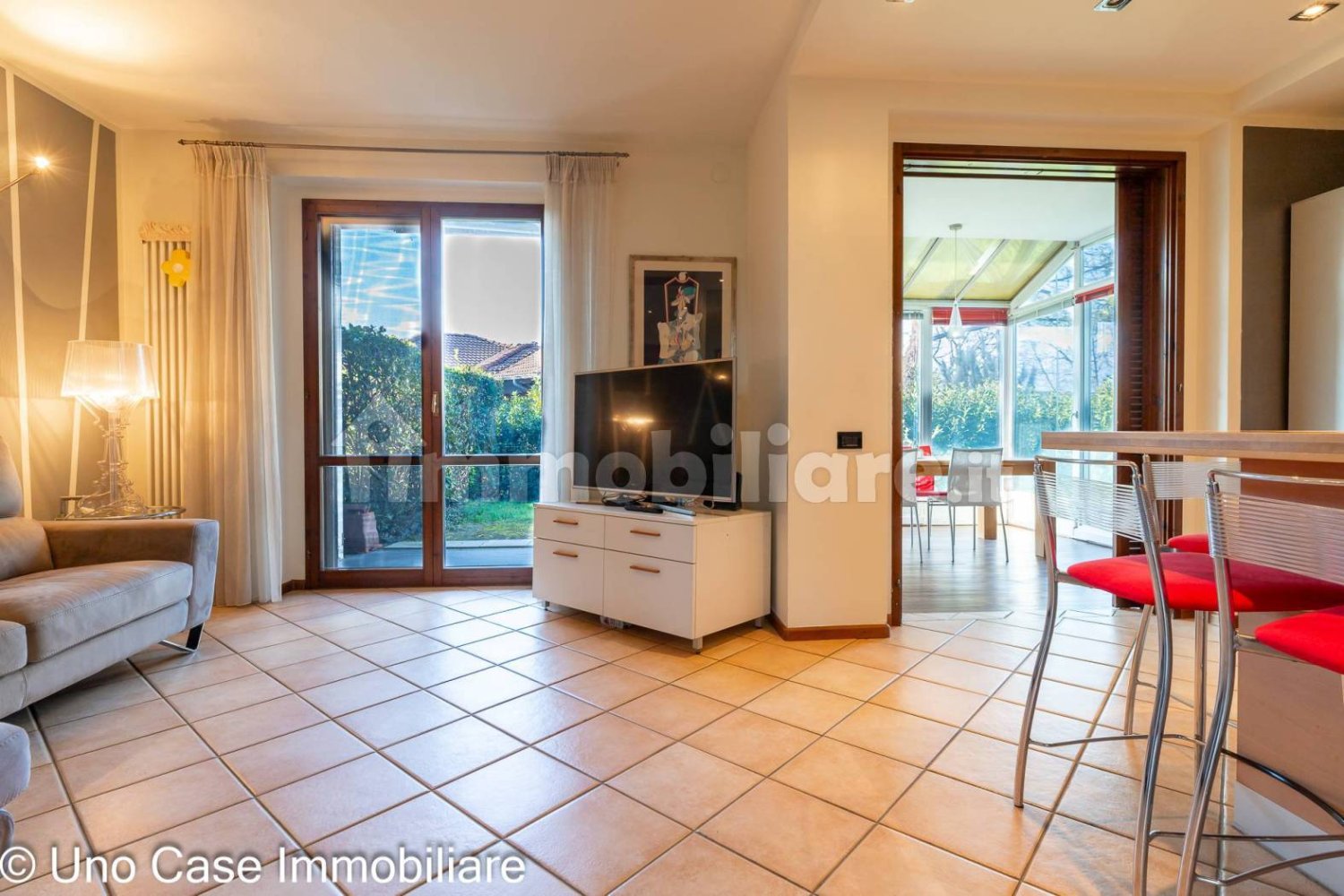 Вилла с 4 спальнями в Ивреа, Италия № 53221