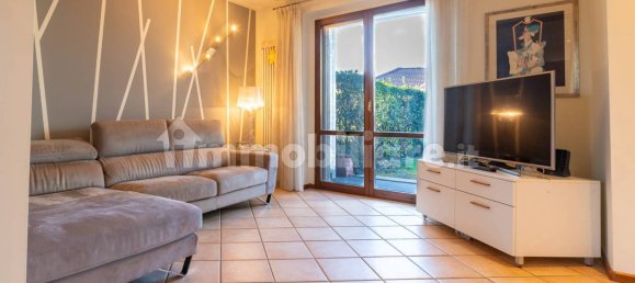 Вилла с 4 спальнями в Ивреа, Италия № 53221 6