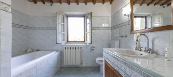Casa de 8 habitaciónes en Foiano della Chiana, Italy No. 26251 26