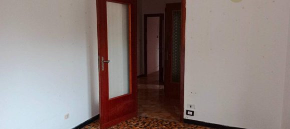 5-Zimmer Wohnung in Genoa, Italy, Nr. 29863 12