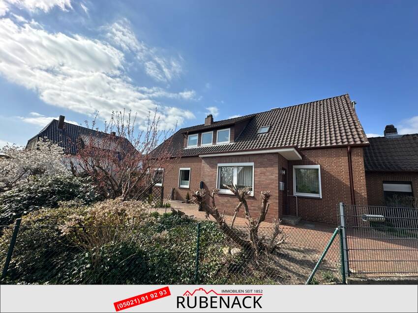 5 bedrooms Townhouse in Nienburg, Germany No. 182904