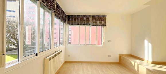 Apartamento de 3 dormitorios en Ferrol, Spain No. 55250 2