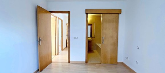 Apartamento de 3 dormitorios en Ferrol, Spain No. 55250 21