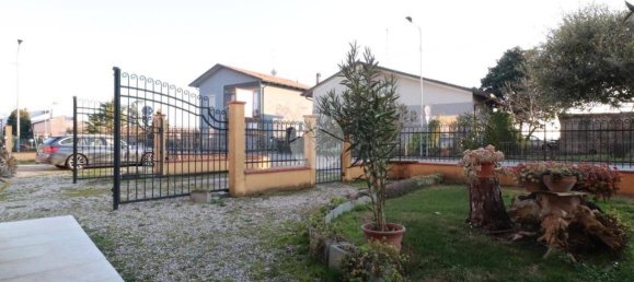 3 bedrooms Villa in Roncoferraro, Italy No. 238895 2