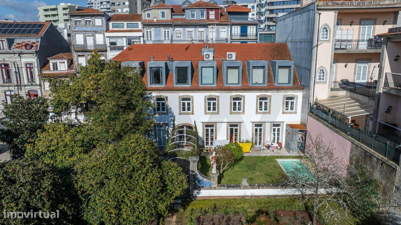3 bedrooms Apartment in Porto, Portugal No. 119402