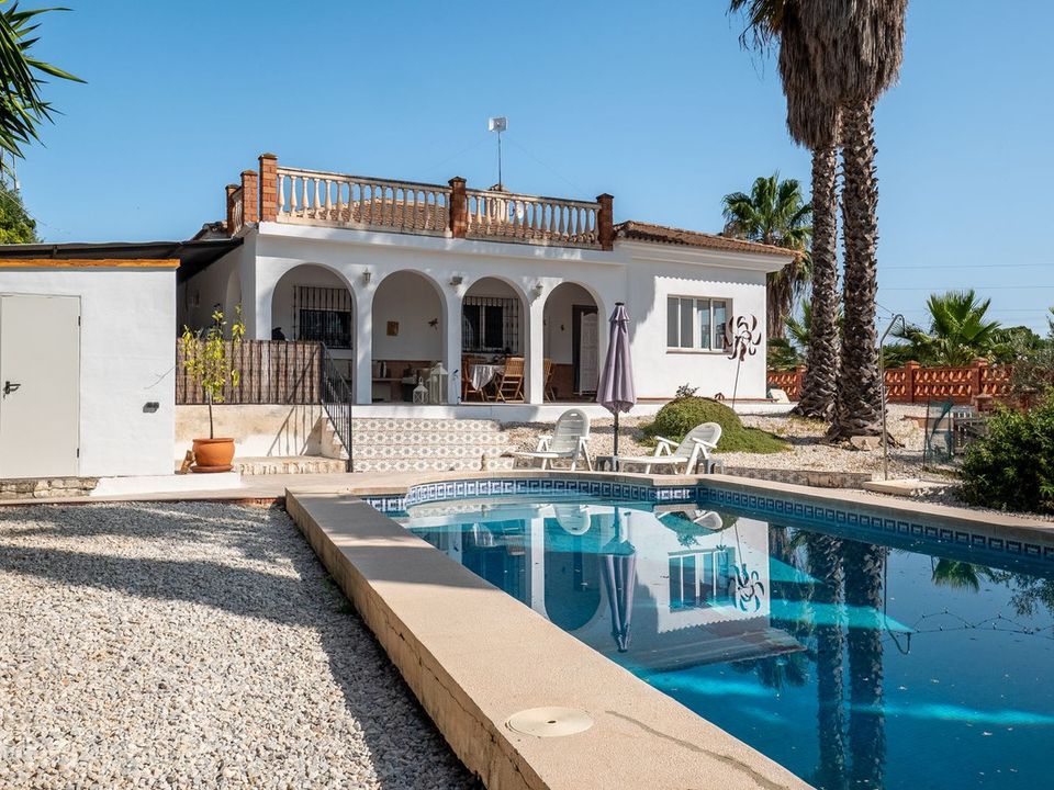 Casa de 4 dormitorios en Alhaurín el Grande, Spain No. 209753