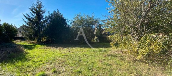751m² Land in Neuille-Pont-Pierre, France No. 82779 2