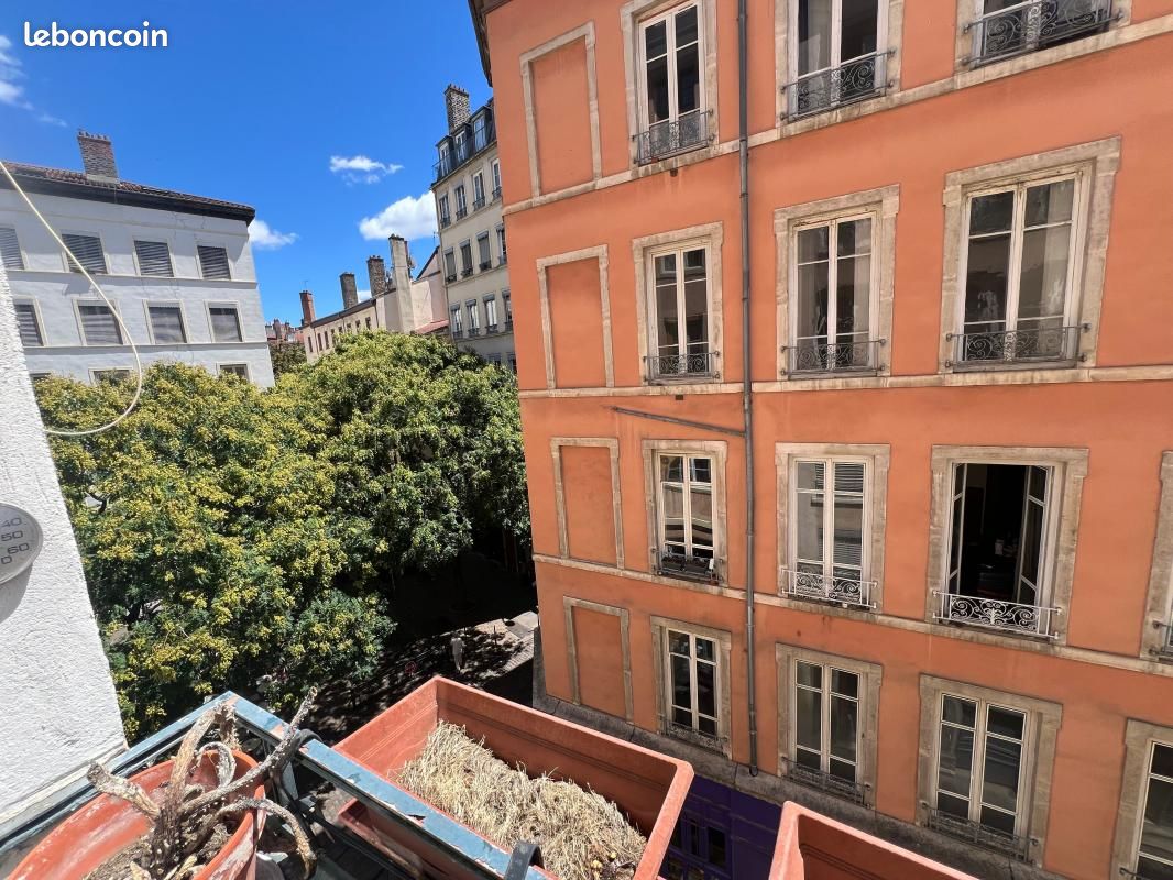2 bedrooms Apartment in Lyon, France No. 335305