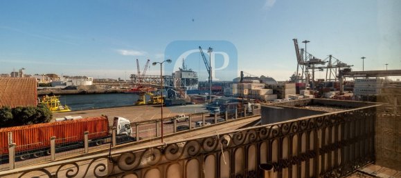 Дом с 4 спальнями в Матозиньюш, Португалия № 19674 17